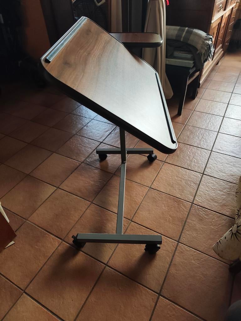 Kantelbaar bijzet tafeltje, Huis en Inrichting, Tafels | Bijzettafels, Ophalen, Overige materialen, Nieuw, 60 cm of meer