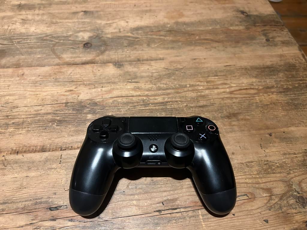 ps4 controller en oplaadstation, Games en Spelcomputers, Spelcomputers | Sony Consoles | Accessoires, Ophalen, PlayStation 4, Zo goed als nieuw