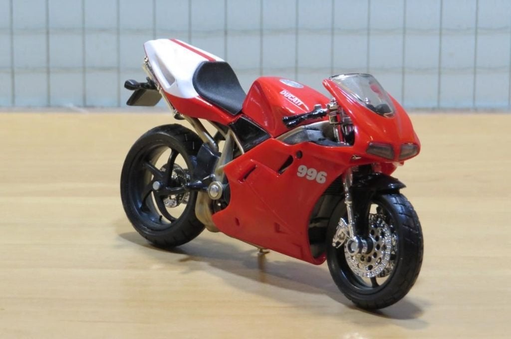 Ducati 996 SPS 1:18 blister, Hobby & Loisirs créatifs, Voitures miniatures | 1:18, Enlèvement ou Envoi, Neuf, Moteur, Maisto