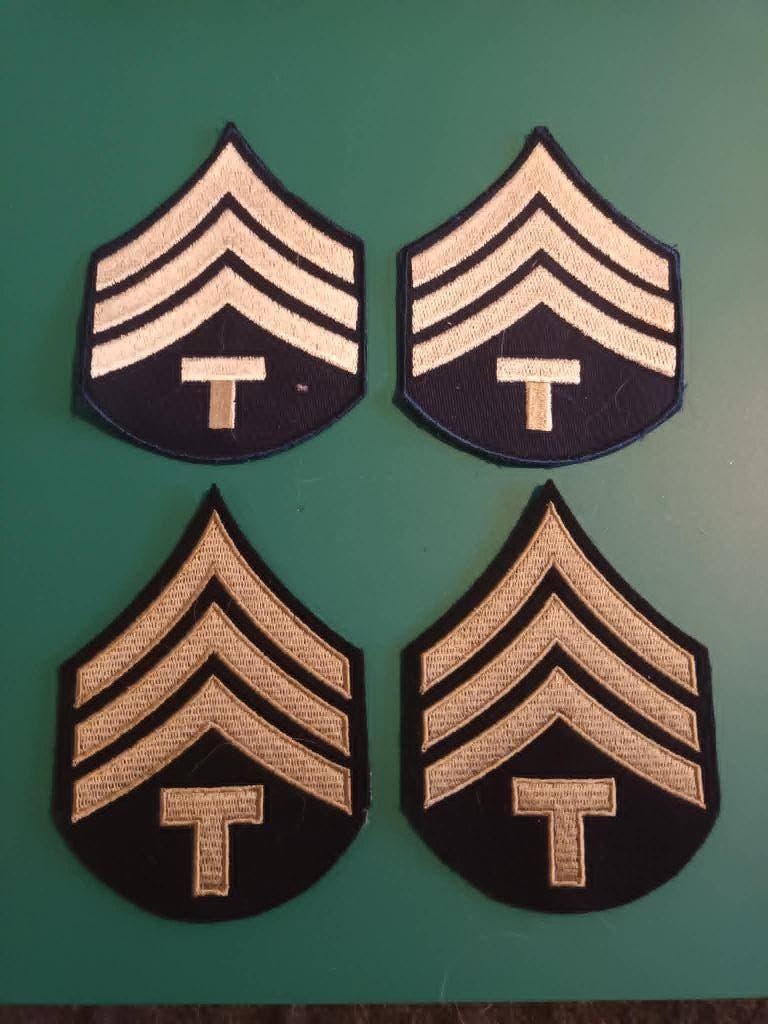 Lot 2 paires de grades US T4 repro, Collections, Enlèvement ou Envoi, Armée de terre, Emblème ou Badge
