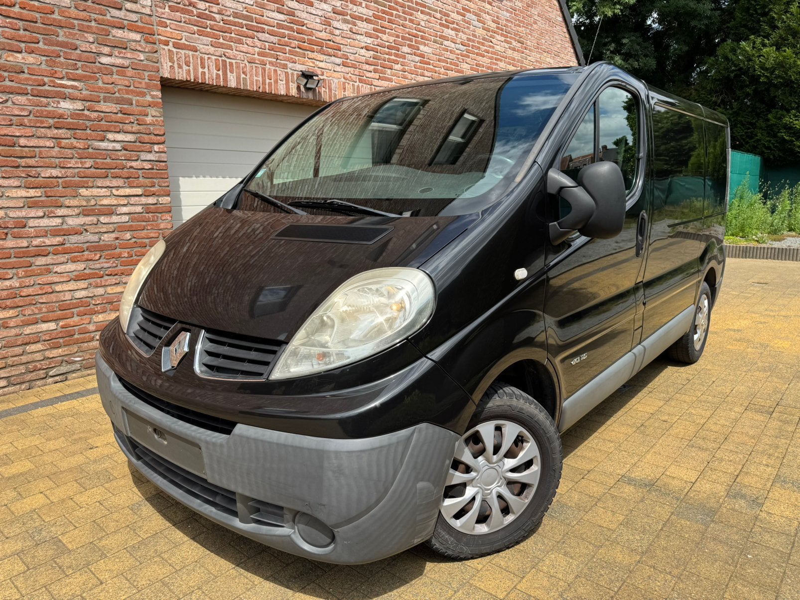 Renault Trafic 2.0 Diesel//154 000 PK euro 5, Auto's, Renault, Stof, Zwart, 5 deurs, Particulier