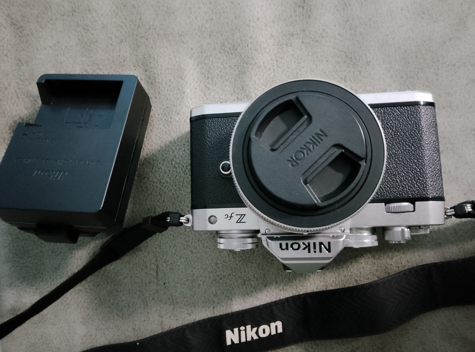 Nikon Z fc + Nikkor Z DX 16-50mm, als nieuw, Accu, Ophalen of Verzenden, Zo goed als nieuw, Nikon