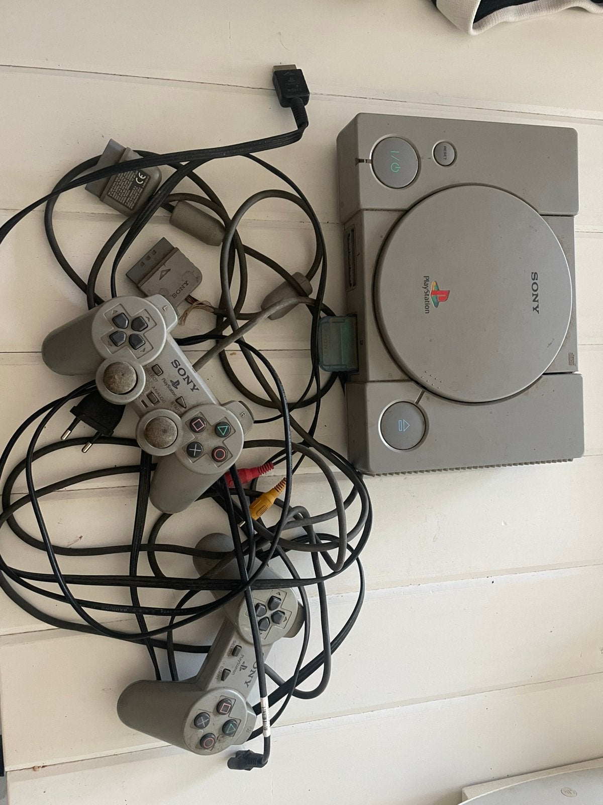 Playstation 1 + 2 controllers, Ophalen, Gebruikt, Met 2 controllers, Met geheugenkaart