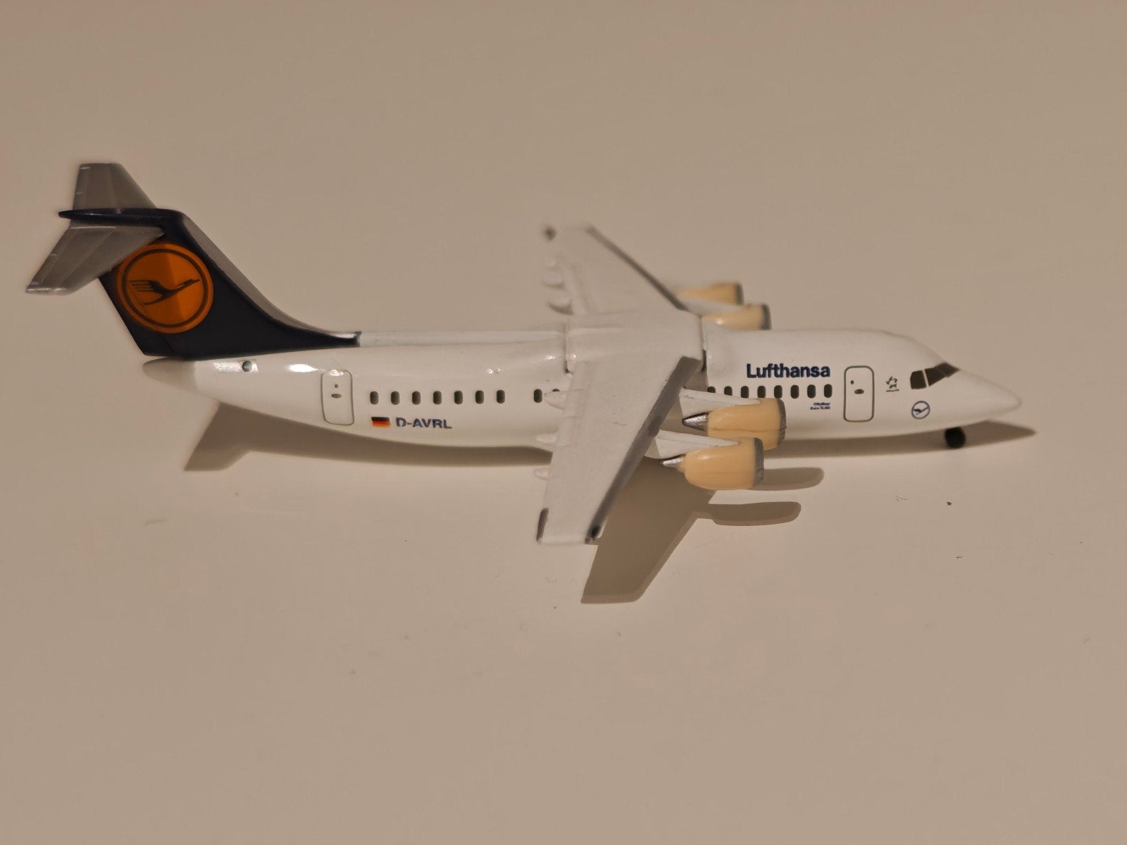 Lufthansa CityLine Avro RJ85 1:500 (D-AVRL), Collections, Enlèvement ou Envoi, Utilisé, Modèle réduit