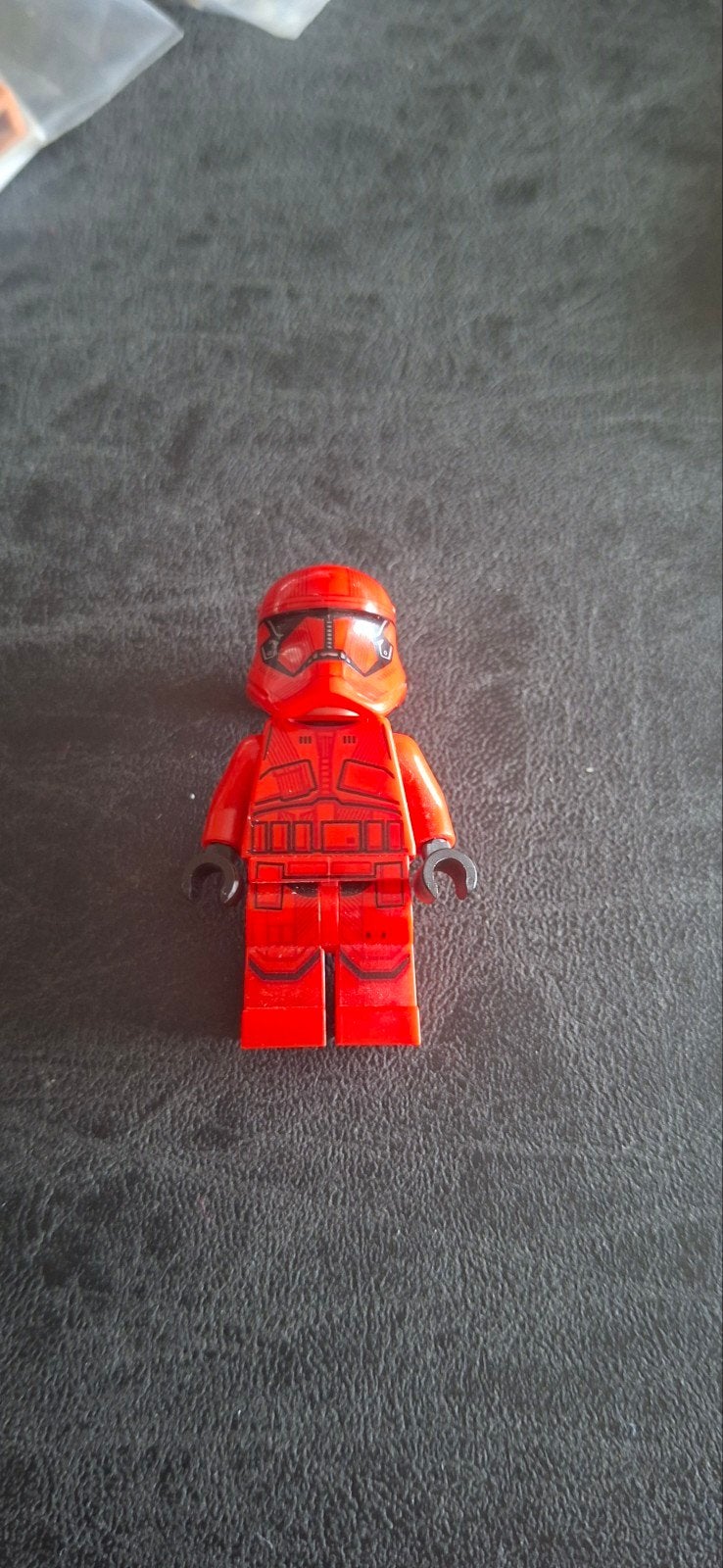 Lego Sw1065 Sith Trooper - Red Armor and Helmet, Enfants & Bébés, Jouets | Duplo & Lego, Lego, Comme neuf, Minifigurine, Complet