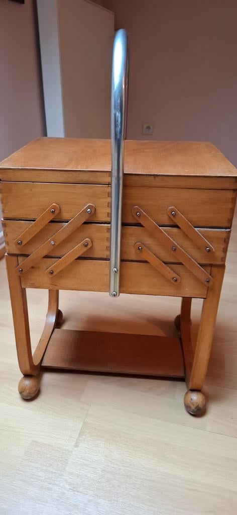 Vintage naaimand/ naaimachinemeubel. Merk Torek, Ophalen