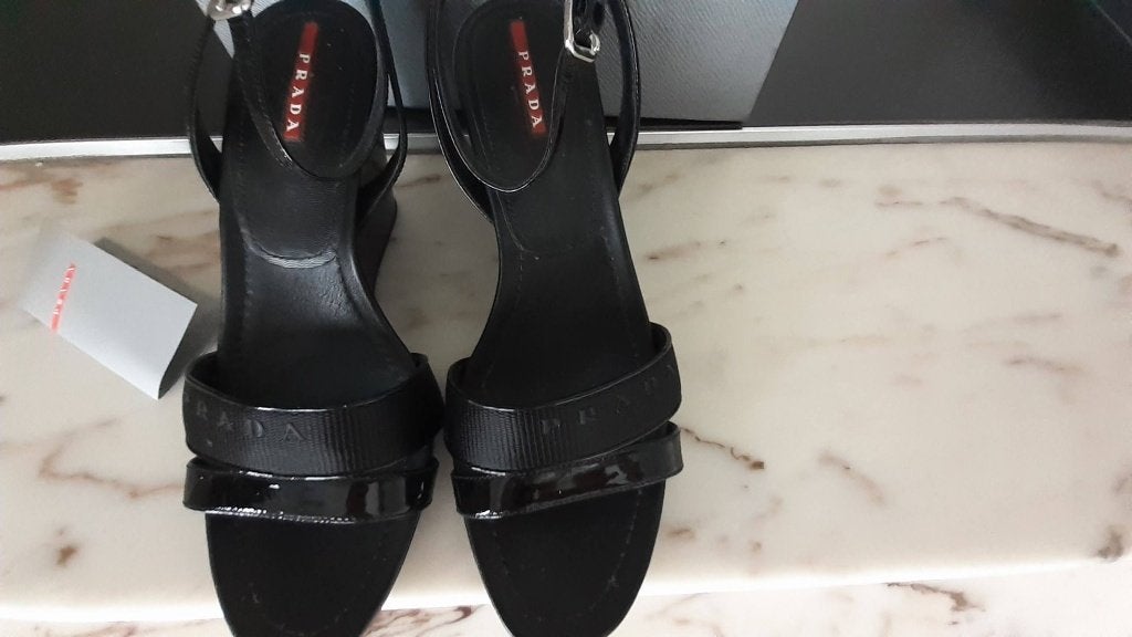 Prada sleehak sandalen – maat 40 – als nieuw, Kleding | Dames, PRADA, Verzenden, Zwart, Sandalen of Muiltjes