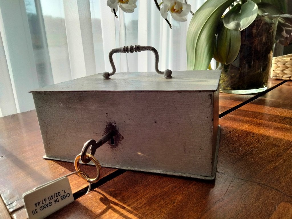 Vintage petit  Coffre Fort en métal des années 60', Enlèvement, Utilisé, Coffre-fort