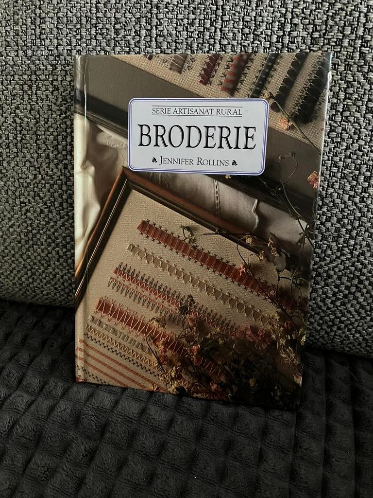 Boek Franstalig broderie van jennifer Rollins, Ophalen of Verzenden, Zo goed als nieuw