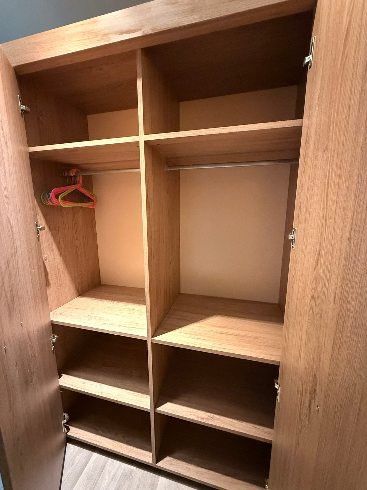 Neyt Olivia eikenhouten slaapkamer - bedkast kast dressoir, Ophalen, Zo goed als nieuw, Eikenhout