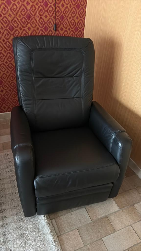 Zwarte lederen relax electrisch, Ophalen, Zo goed als nieuw, Classic