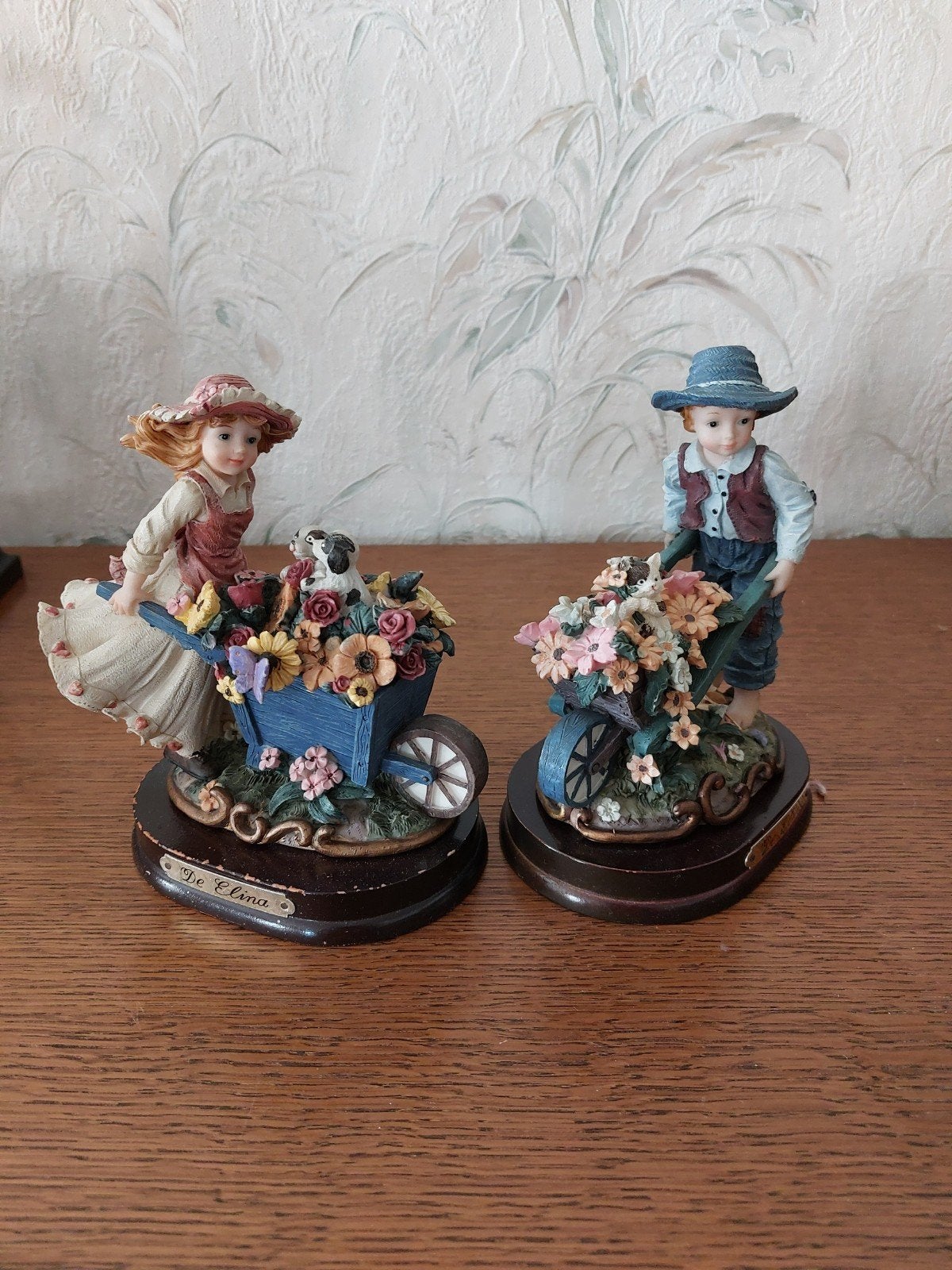 Lot de 2 figurines d'enfants avec brouette., Collections, Enlèvement, Utilisé, Humain