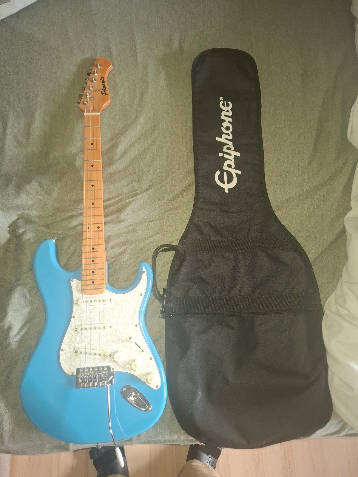 Beginners gitaar + toepassende zak, Muziek en Instrumenten, Snaarinstrumenten | Gitaren | Elektrisch, Ophalen, Zo goed als nieuw