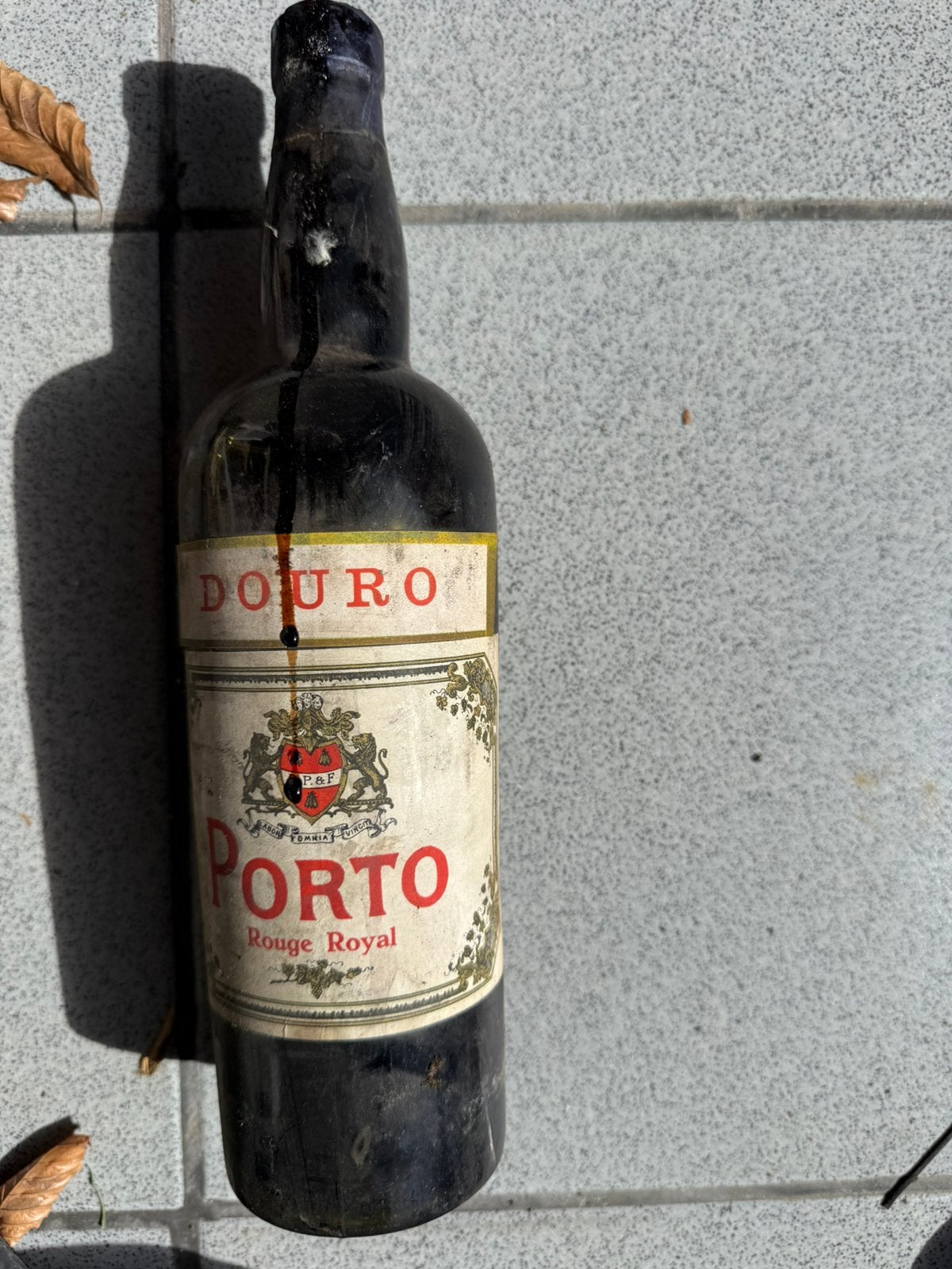 Oude fles porto en triple sec, Ophalen, Zo goed als nieuw