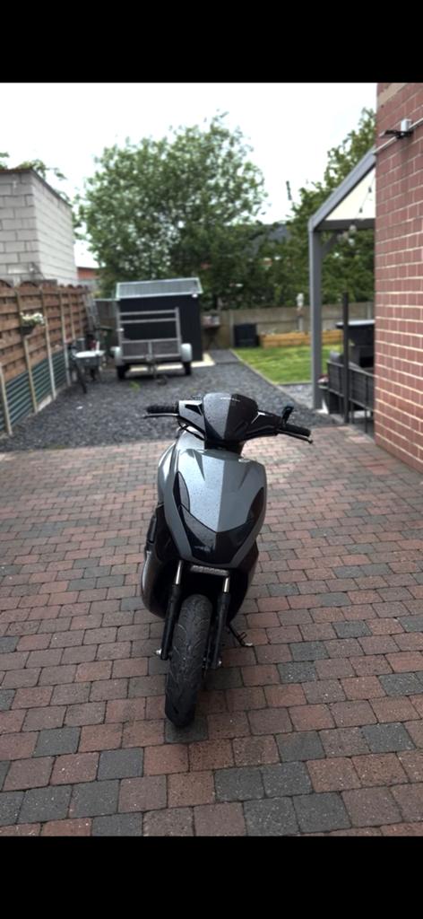 Peugeot kisbee rs 2015 euro 2, Vélos & Vélomoteurs, Scooters | Peugeot, Autres modèles, Classe B (45 km/h), Enlèvement, Utilisé