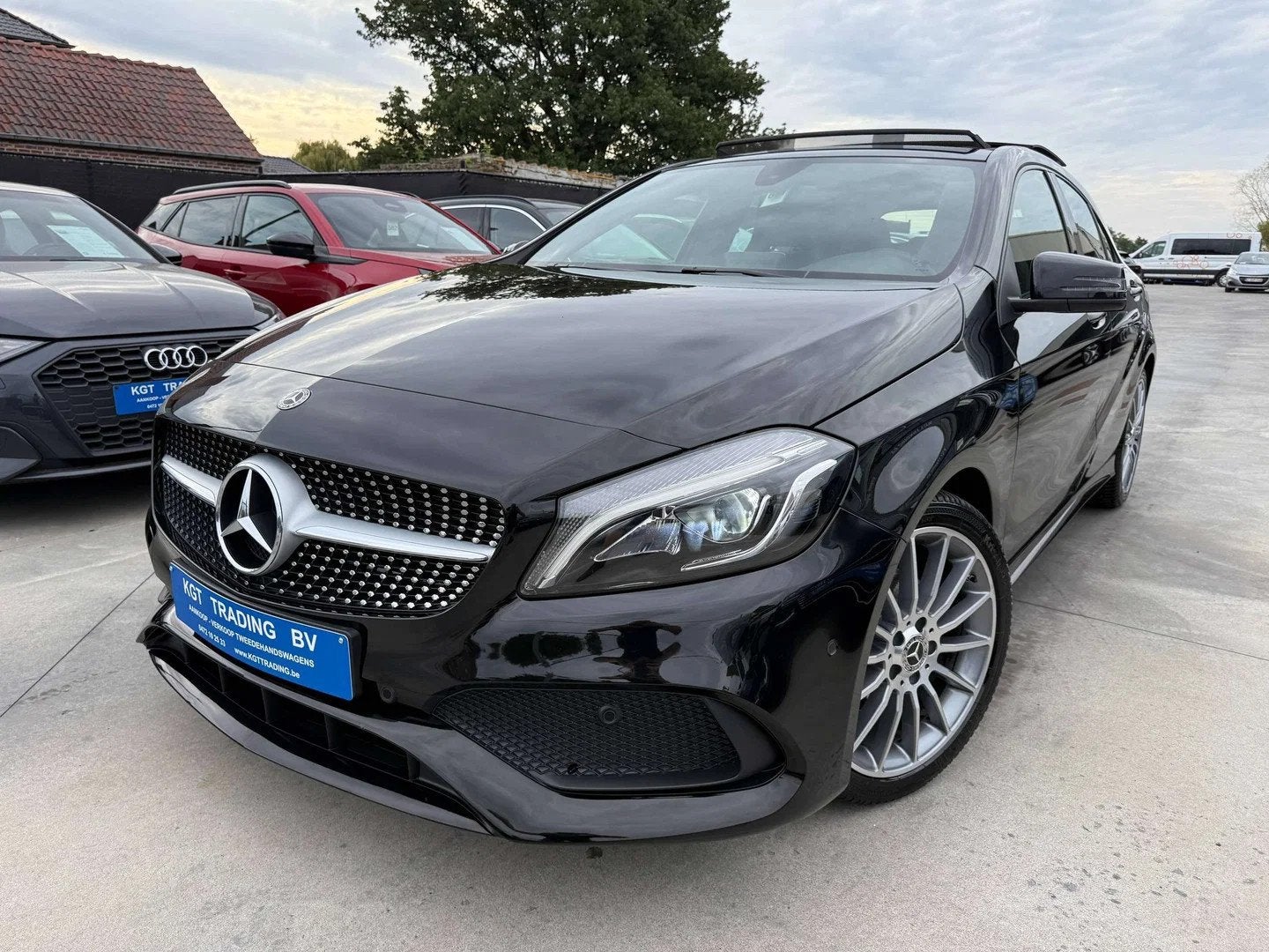 Mercedes-Benz A-CLASS 160 i AMG-LINE NAVIGATIE OPENDAK ZWART, Auto's, 75 kW, Gebruikt, 4 cilinders, Zwart