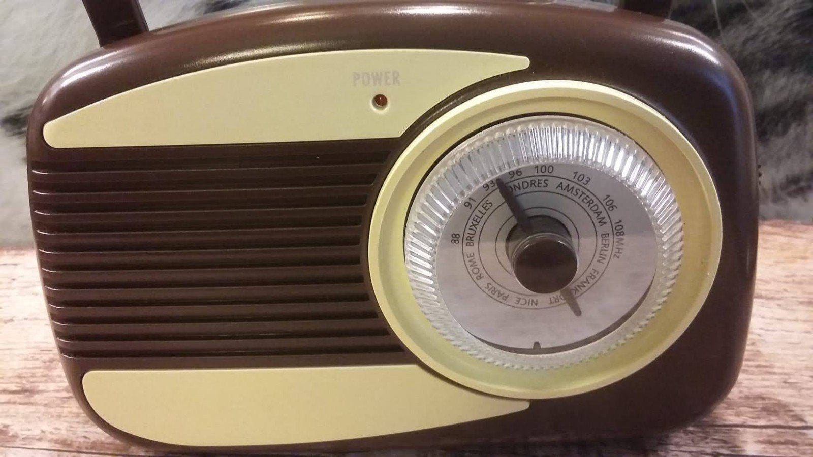 Ricatech Retro Draagbare FM Radio RR105 - Bruin / Crème, Enlèvement, Utilisé, Radio