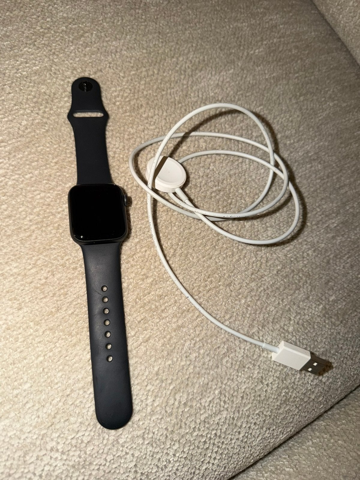 Apple Watch SE (2020) 40mm GPS + Lader, Ophalen, GPS, Zo goed als nieuw, Zwart