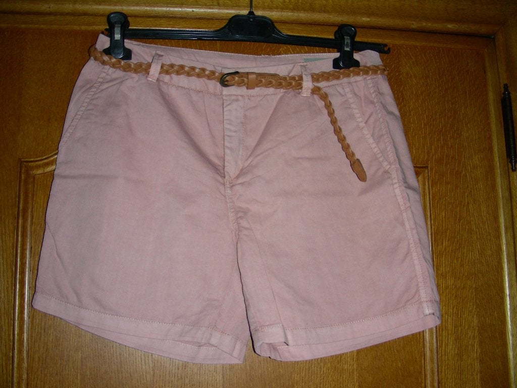 Zalmkleurig short + riem, Vera Moda, maat : M, Kleding | Dames, Broeken en Pantalons, Maat 38/40 (M), Overige kleuren, Ophalen of Verzenden