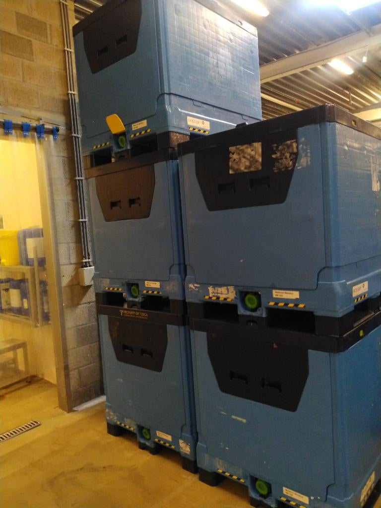 Poubelle pliable en plastique avec couvercle, Enlèvement, Utilisé