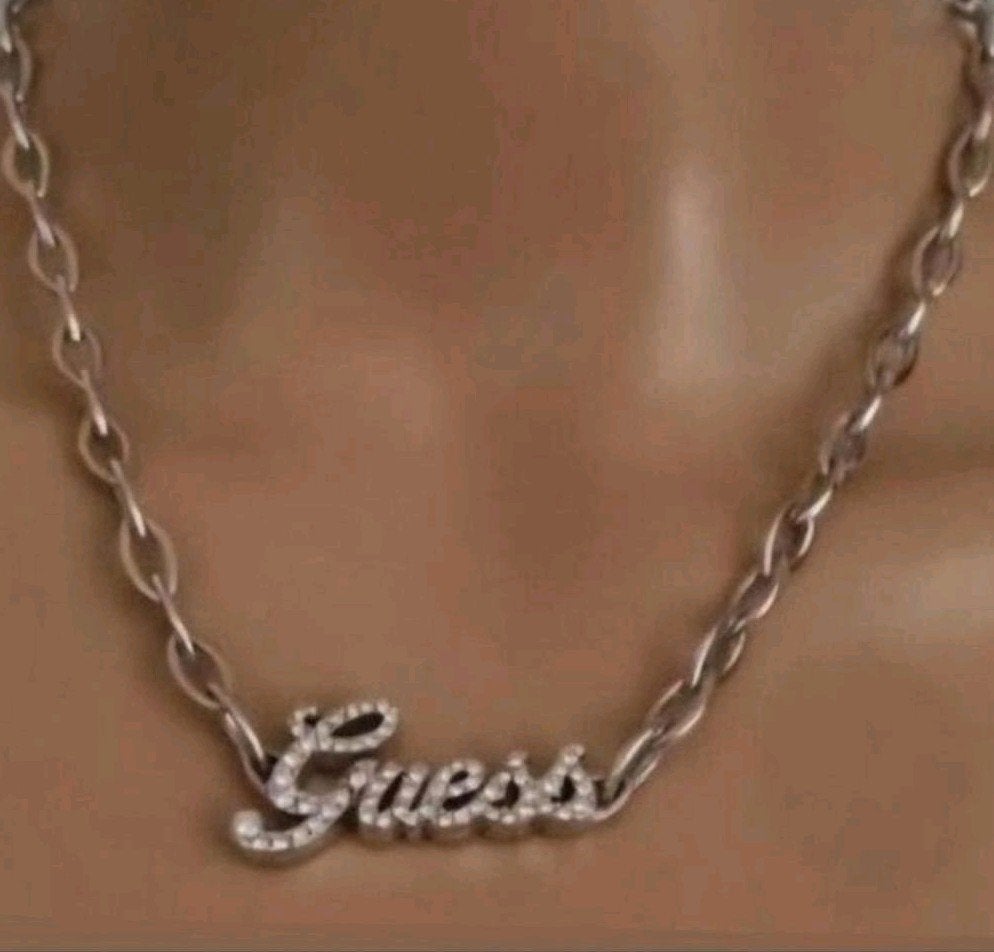 Guess Ketting Als Nieuw, Handtassen en Accessoires, Overige materialen, Ophalen of Verzenden, Zo goed als nieuw, Grijs