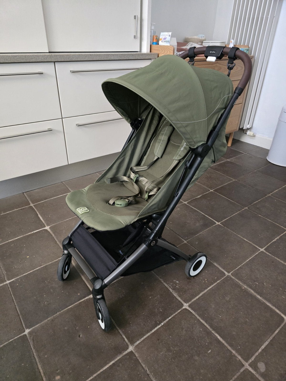 Cybex Orfeo 3 reisbuggy incl regenhoes, khaki, Kinderen en Baby's, Ophalen of Verzenden, Zo goed als nieuw, Overige merken, Regenhoes