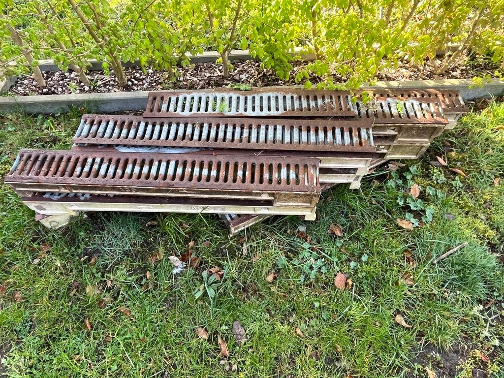 Afvoer goot met rooster 9 stuks, Ophalen, Afvoer, Gebruikt, Minder dan 20 mm
