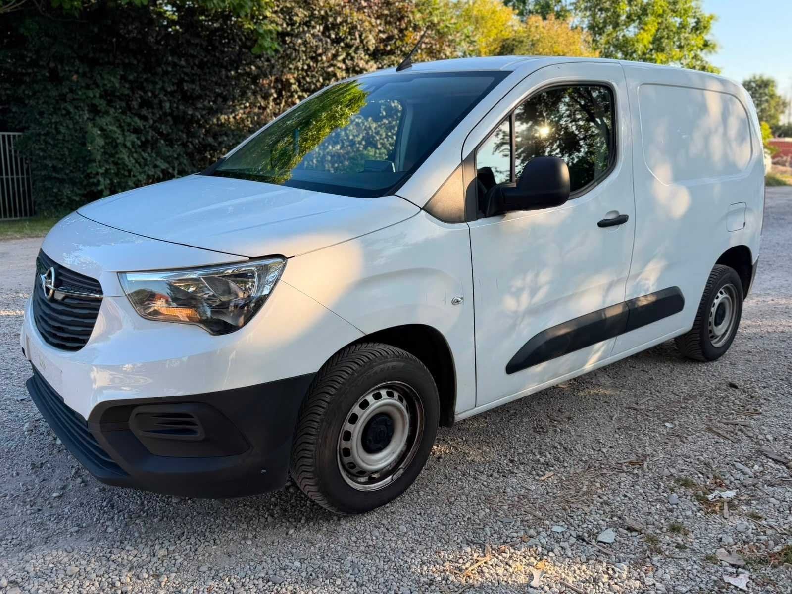 2022 Opel Combo 1.5 diesel - airco - navigatie, Gebruikt, Bedrijf, Te koop, Opel