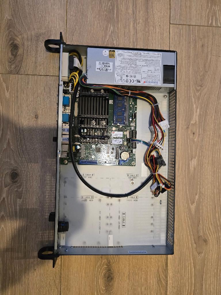 Short Depth 19" Rack Case / Fujitsu D3313-S / 4GB Mem/mSATA, Ophalen, 4 GB