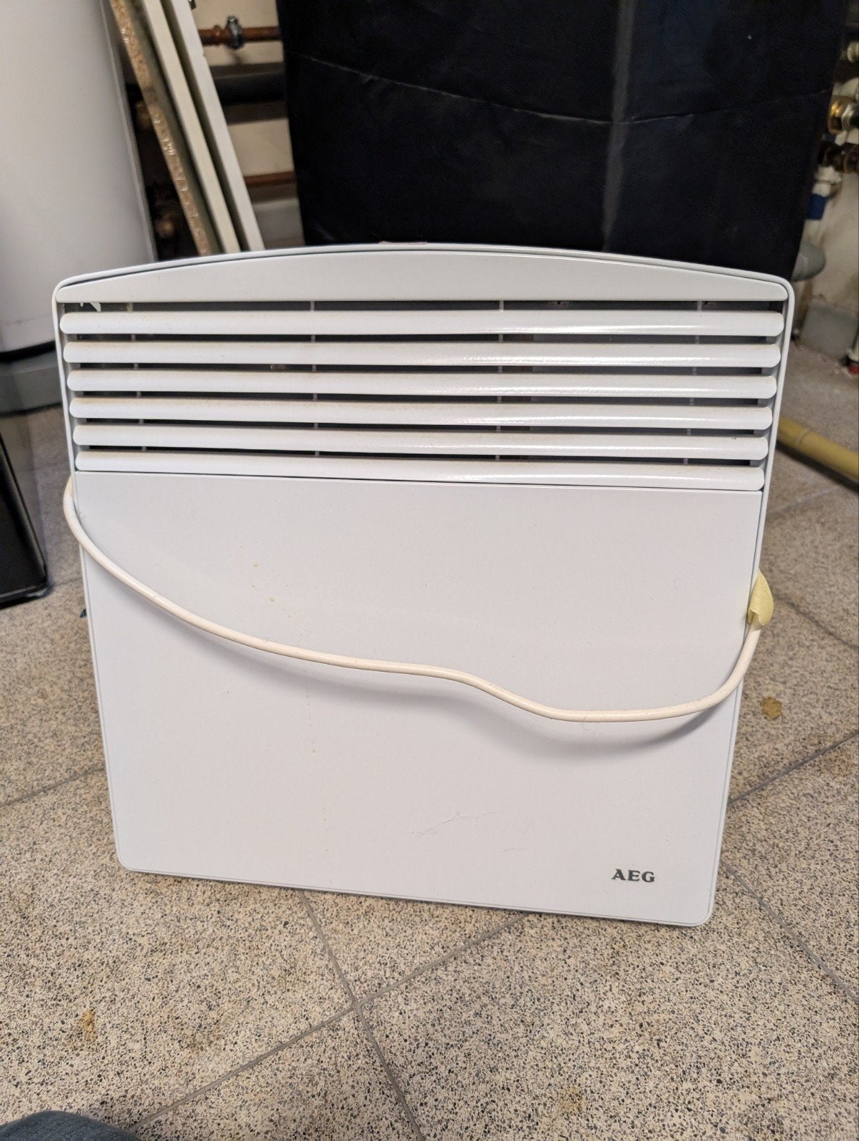 Electrisch radiator AEG, Doe-het-zelf en Bouw, Ophalen, 30 tot 80 cm, 500 tot 800 watt, Radiator