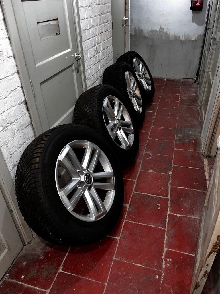 4 jantes VW d’origine 19 pouces avec pneus Michelin – Amarok, Autos : Pièces & Accessoires, Enlèvement, 19 pouces, Pneu(s)