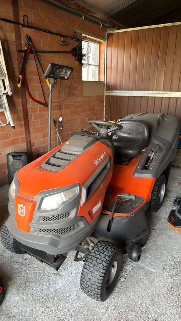 Zitmaaier Husqvarna TC139T, Tuin en Terras, Zitmaaiers, Ophalen, Gebruikt, Opvangbak, 90 tot 120 cm