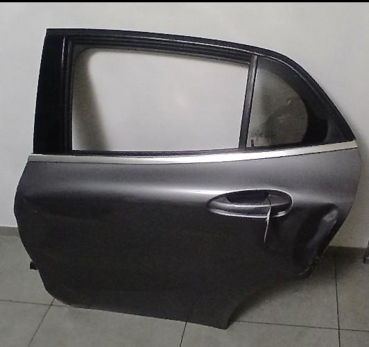 Mercedes GLA180 Porte arrière gauche, Enlèvement