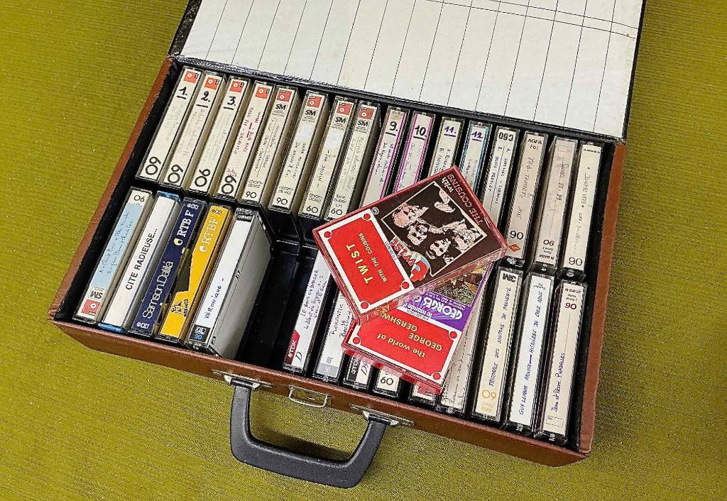 Coffret de rangement de cassettes, Enlèvement, Comme neuf