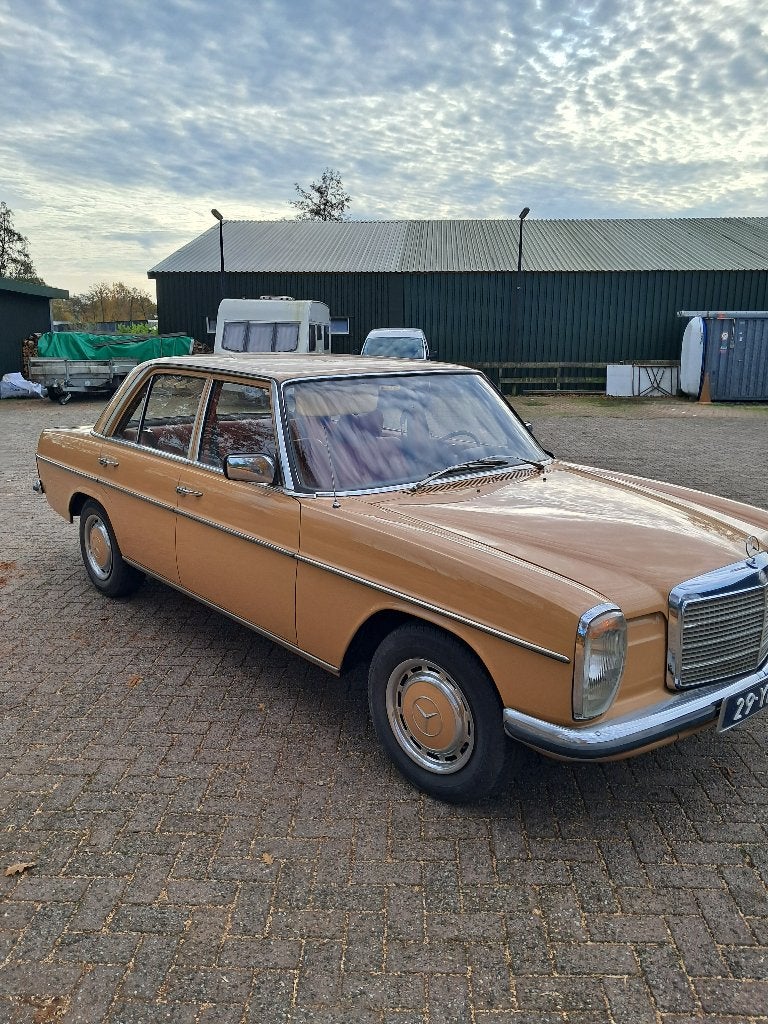 Mercedes w115, Auto's, 4 zetels, Zwart, Bruin, 2300 cc