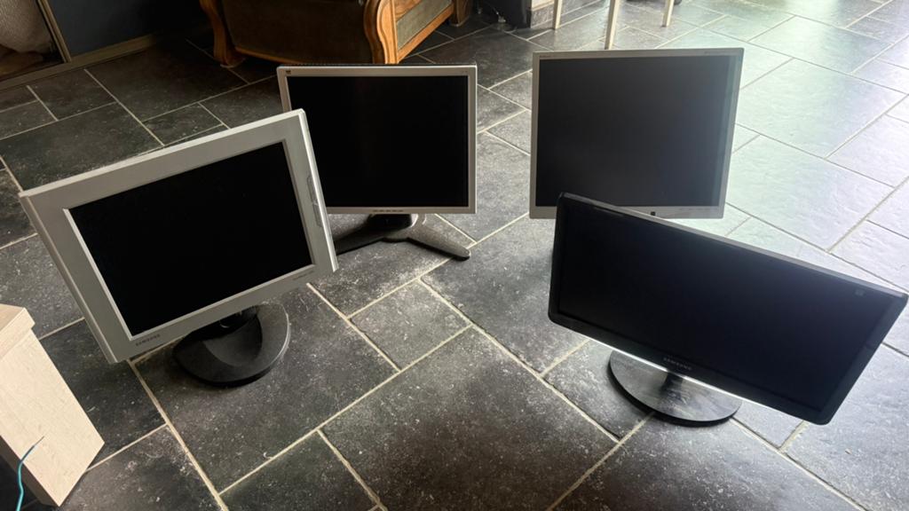 Moniteur pc prix pour les 4, Enlèvement, Utilisé, VGA