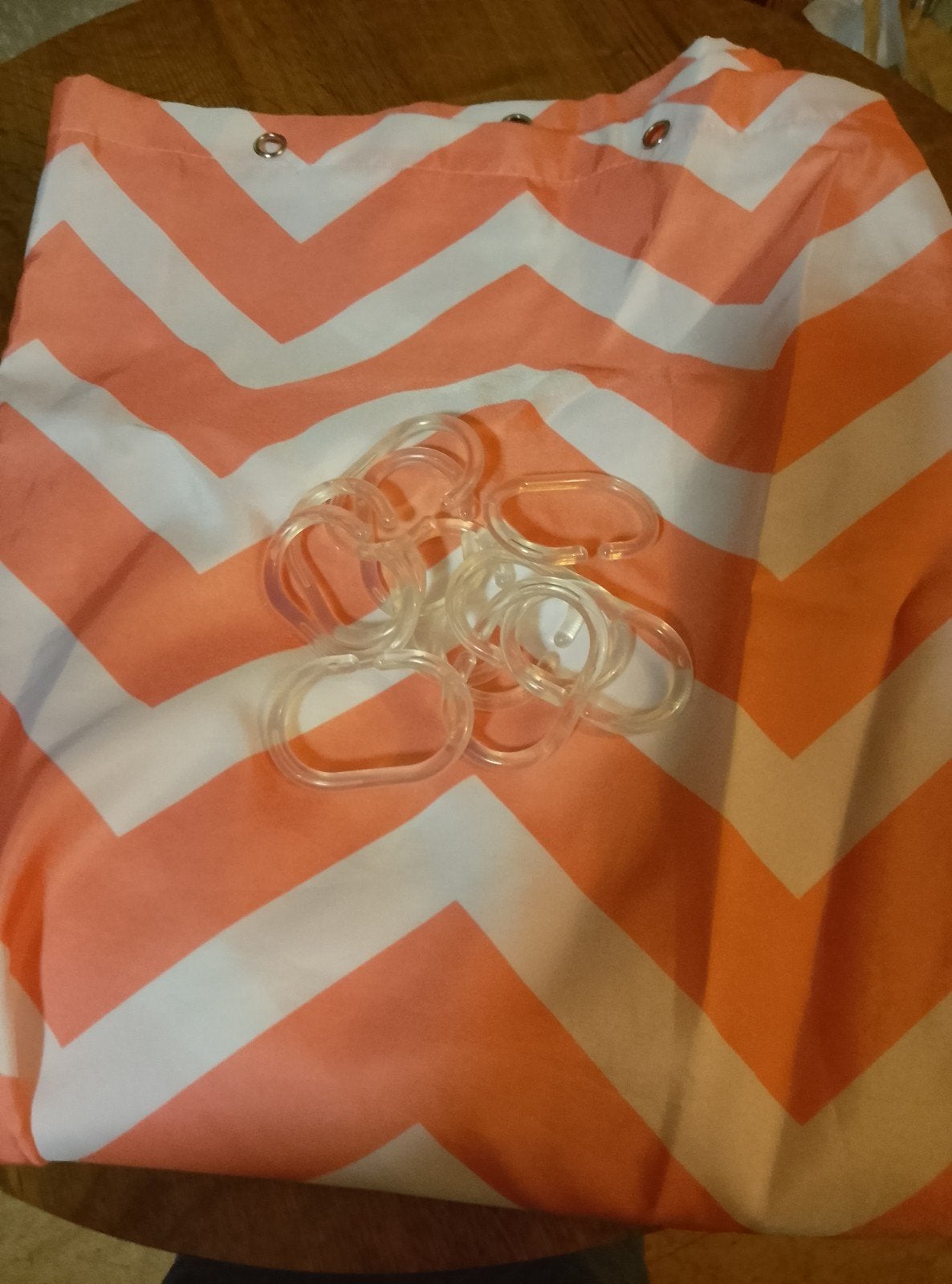 Douchegordijn in perfecte staat met haakjes bij, Huis en Inrichting, Badkamer | Badtextiel en Accessoires, Ophalen