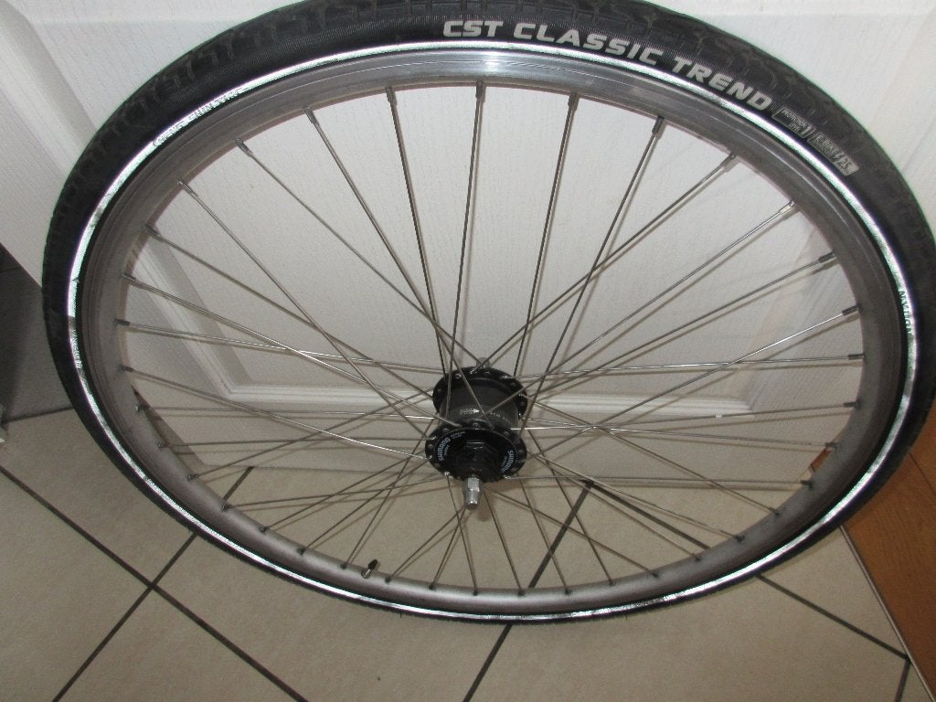 Voorwiel 28X 1 3/8 met Shimano naafdynamo goede anti-lekband, Fietsen en Brommers, Gebruikt, Aluminium, Ophalen, Wiel