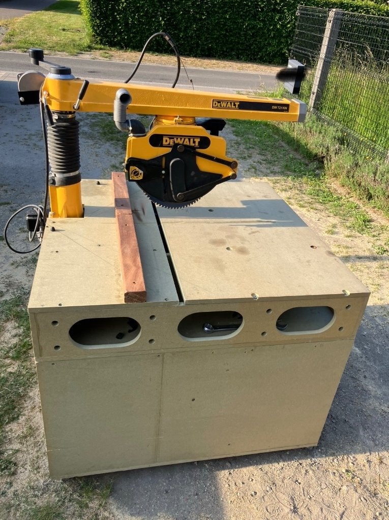 SCIE RADIALE DEWALT DW 721KN COMPLÈTE AVEC TABLE DE TRAVAIL, Enlèvement, Comme neuf, Autres types, De Walt