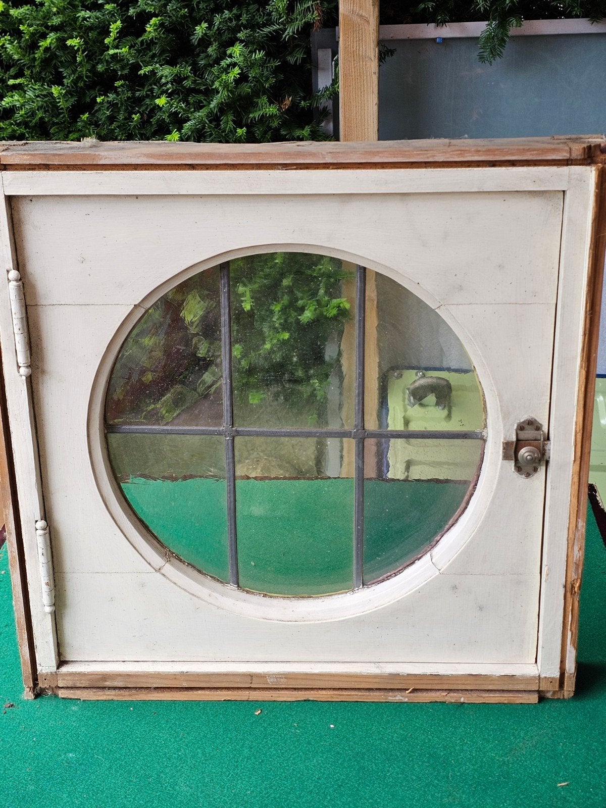 antiek houten oeil-de-bœuf-raam (rond 'ossenogen'-venster), Ophalen