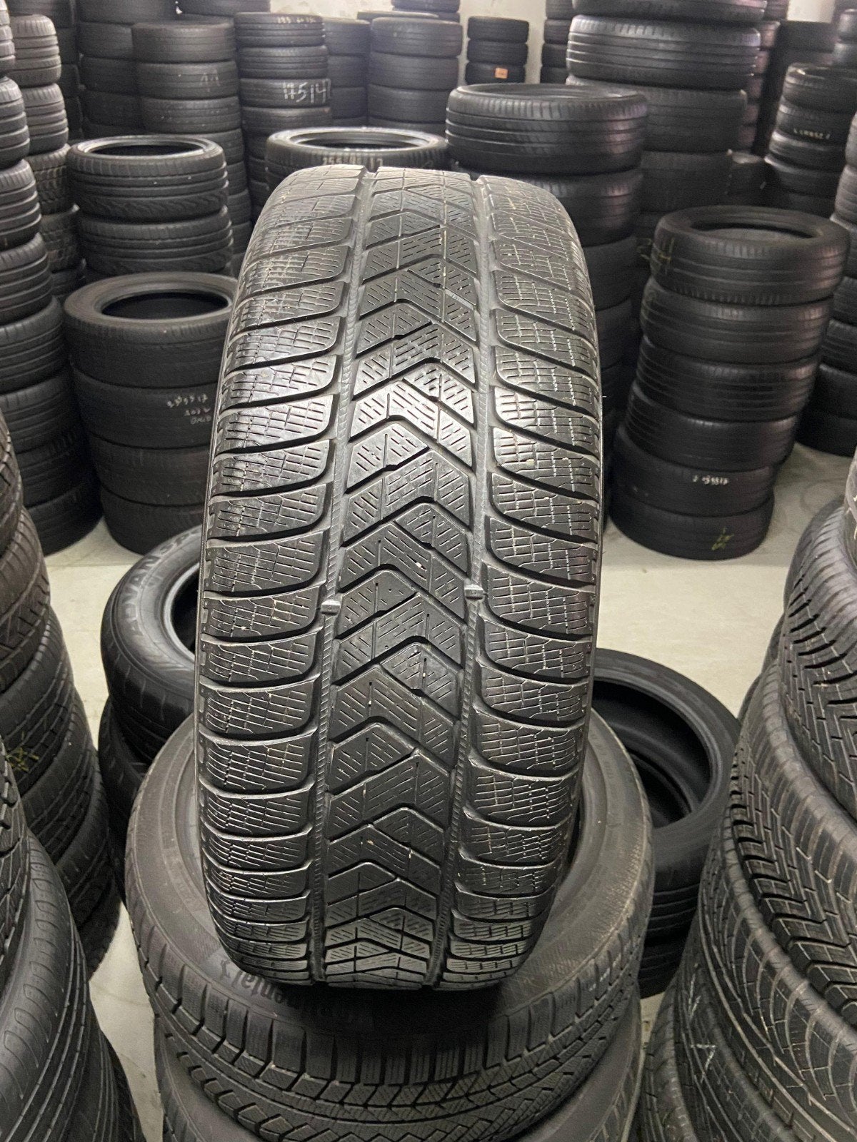 25560r18 255 60 r18 255/60/r18 pirelli avec montage, Ophalen of Verzenden