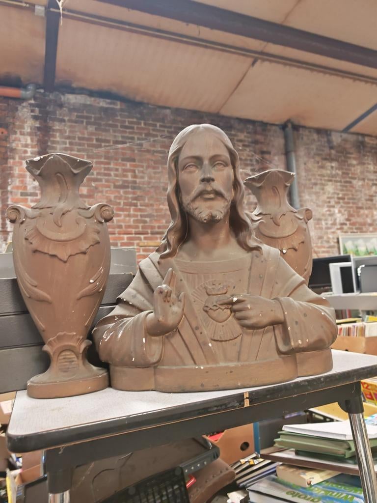 Jesus beeld met kandelaars, Enlèvement