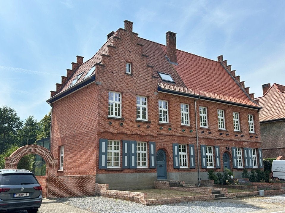 Klassevol historisch pand Kioskplein Beringen, 200 tot 500 m², 150 kWh/jaar, 250 m², Twee onder één kap