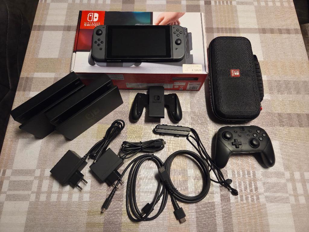 Nintendo Switch + accessoires, Games en Spelcomputers, Spelcomputers | Nintendo Switch, Ophalen, Gebruikt, Met harde schijf, Switch Original