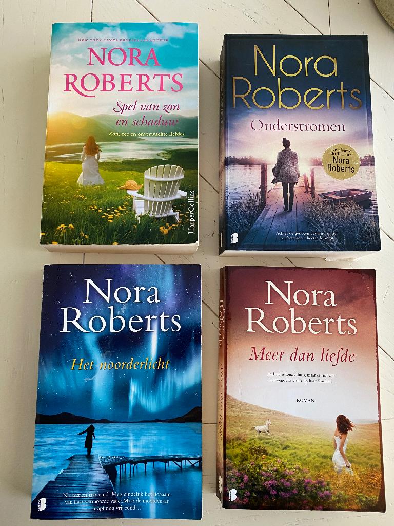 Nora ROBERTS, 4 romans, Ophalen of Verzenden, Zo goed als nieuw, Nora Roberts