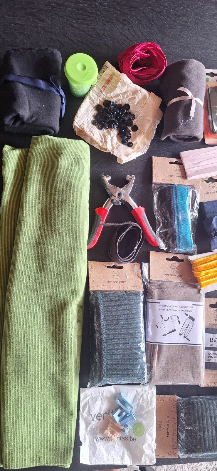 Groot pakket naaigerief, Ophalen