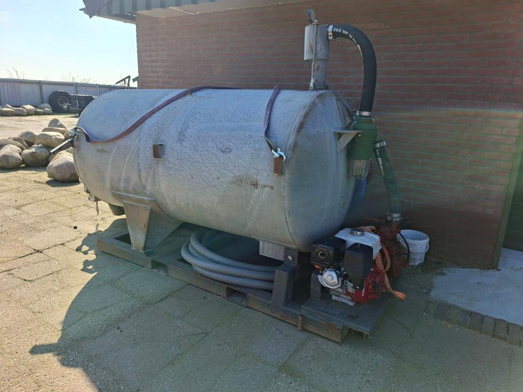 Vacuumtank voor alles wat vloeibaar staat midden Nederland, Ophalen