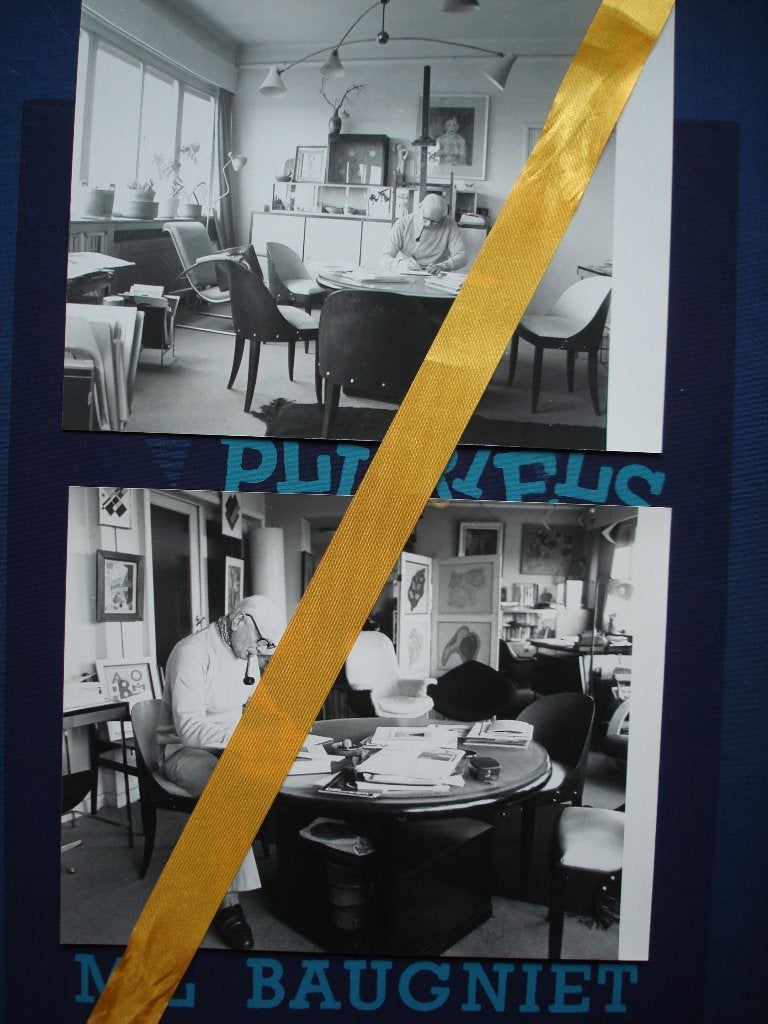 Marcel-Louis BAUGNIET 1896-1995 in zijn atelier twee foto's, Ophalen of Verzenden