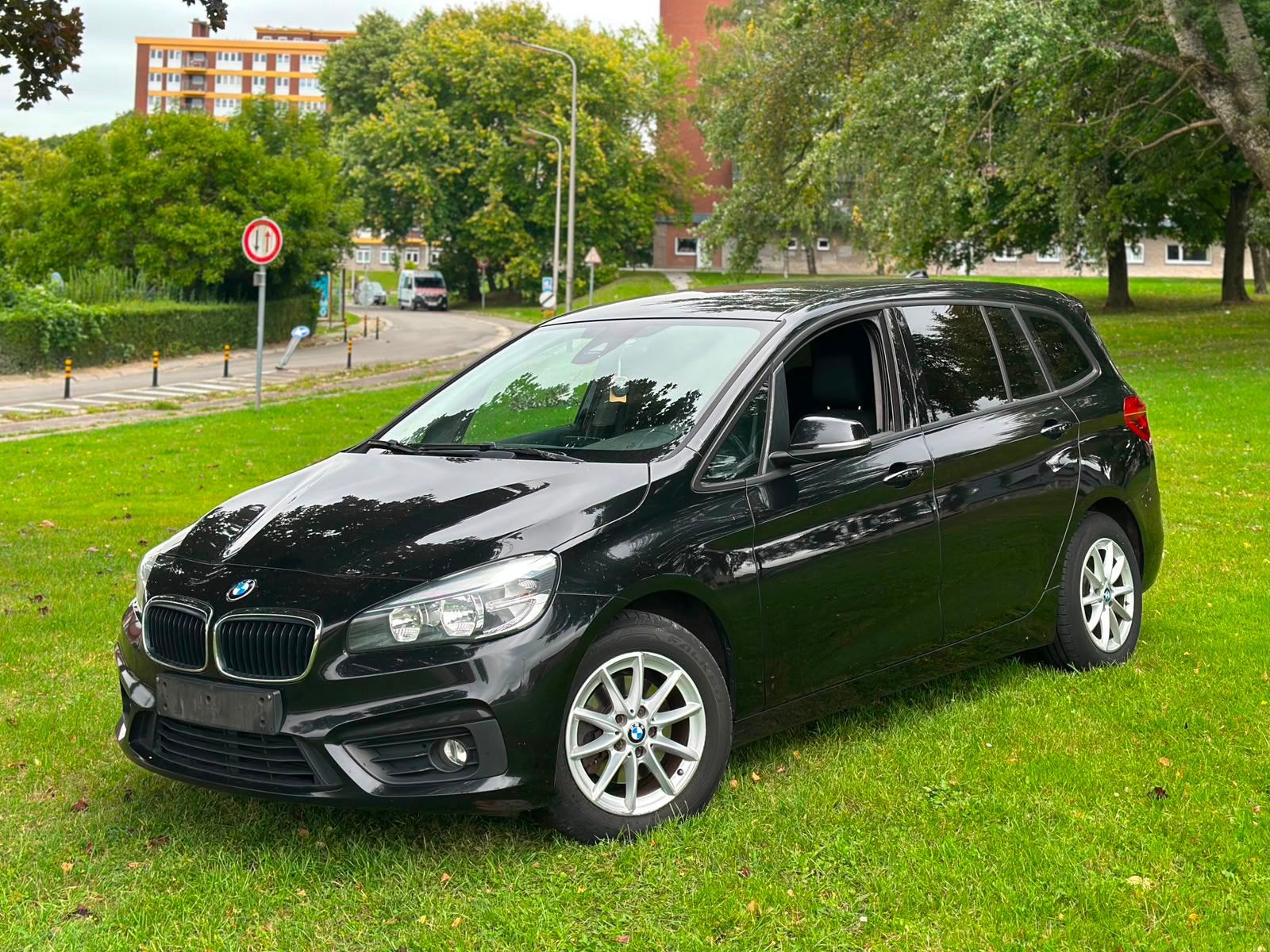 Bmw 216d Auto grandtourer, Auto's, Automaat, Zwart, 5 deurs, Particulier