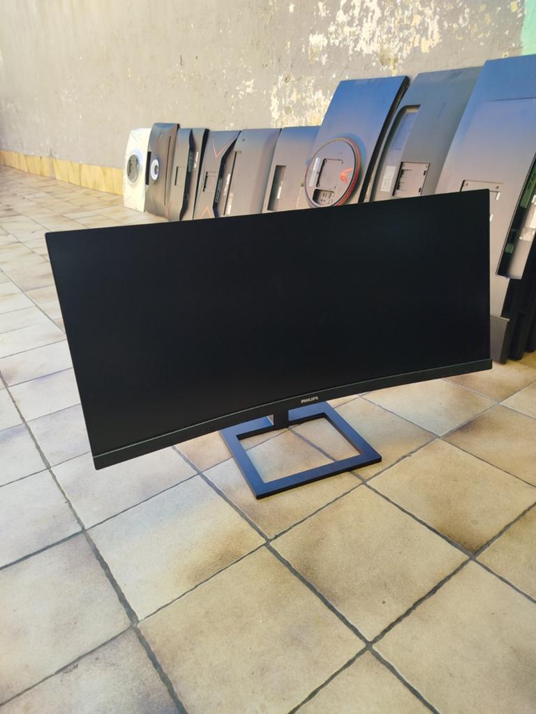 MONITOR CURVE, Computers en Software, Monitoren, Ophalen, Niet werkend